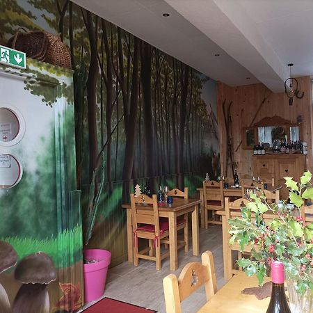 Le Sapin Rouge - Restaurant - Bar - Chambres D'Hotes Artigues  ภายนอก รูปภาพ