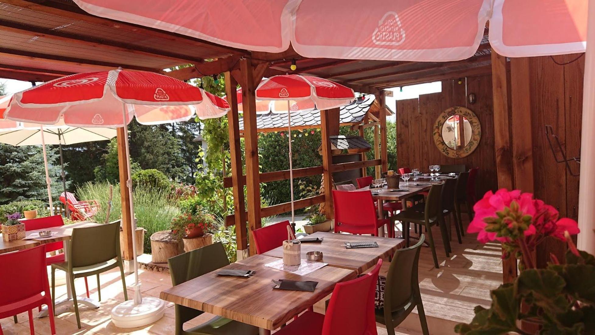 Le Sapin Rouge - Restaurant - Bar - Chambres D'Hotes Artigues  ภายนอก รูปภาพ