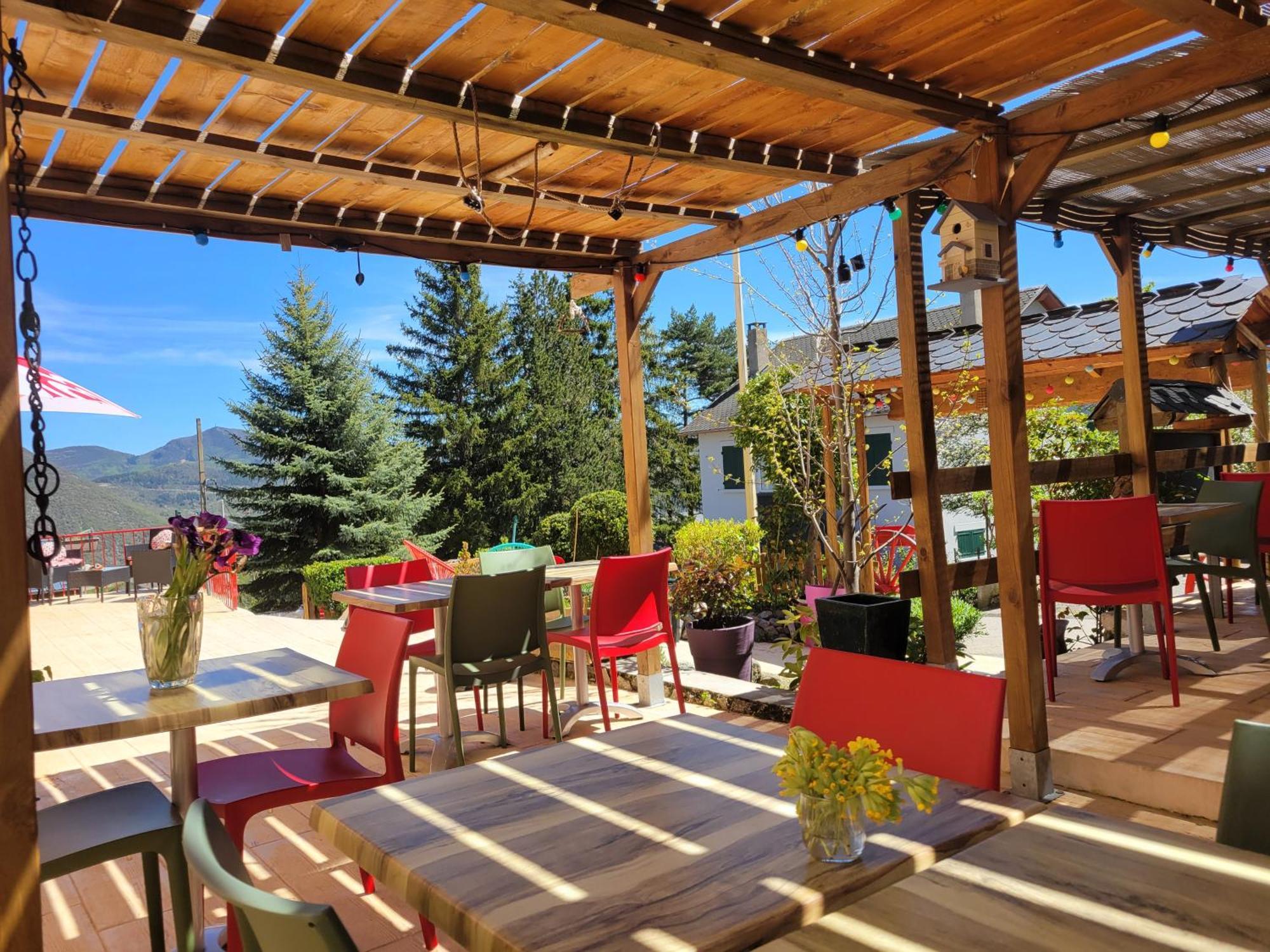 Le Sapin Rouge - Restaurant - Bar - Chambres D'Hotes Artigues  ภายนอก รูปภาพ